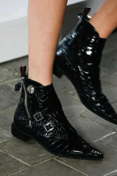 Look 99